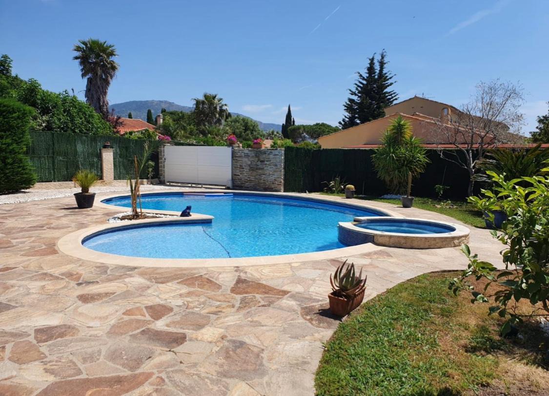 Villa Au Calme Avec Piscine Privative บอร์มส์-เลส์-มิโมซาส์ ภายนอก รูปภาพ